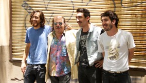 Litto se reiventa constantemente, acá con Los Reyes del Falsete